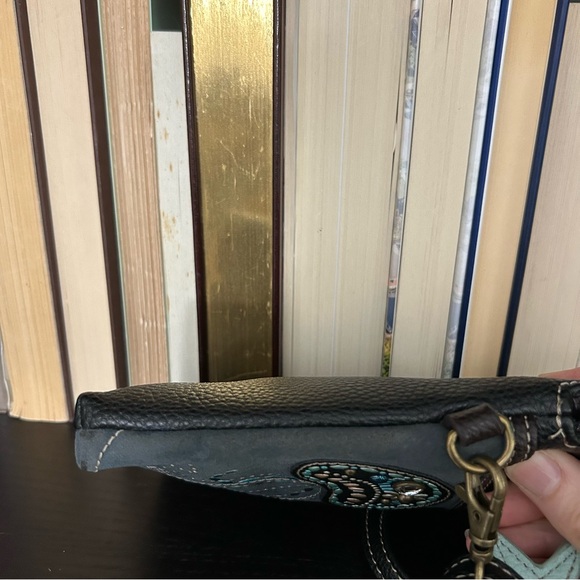 CHALA - Dazzled Jellyfish Cellphone Crossbody. Vegan leather. - Picture 5 of 15